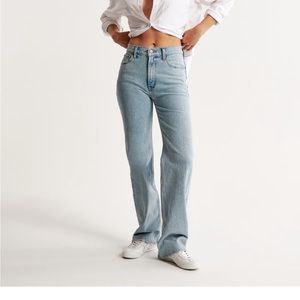 Abercrombie - 90s curve love high rise relaxed jeans in light